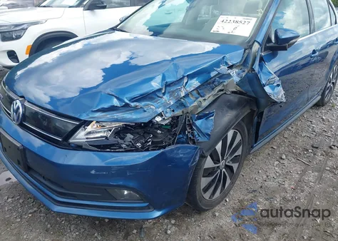 2016 Volkswagen Jetta Hybrid Sel Premium from USA, damaged, VIN 3VW637AJ2GM406934